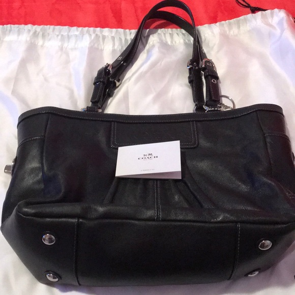 Authentic Coach Shoulder Bag. - Picture 1 of 8
